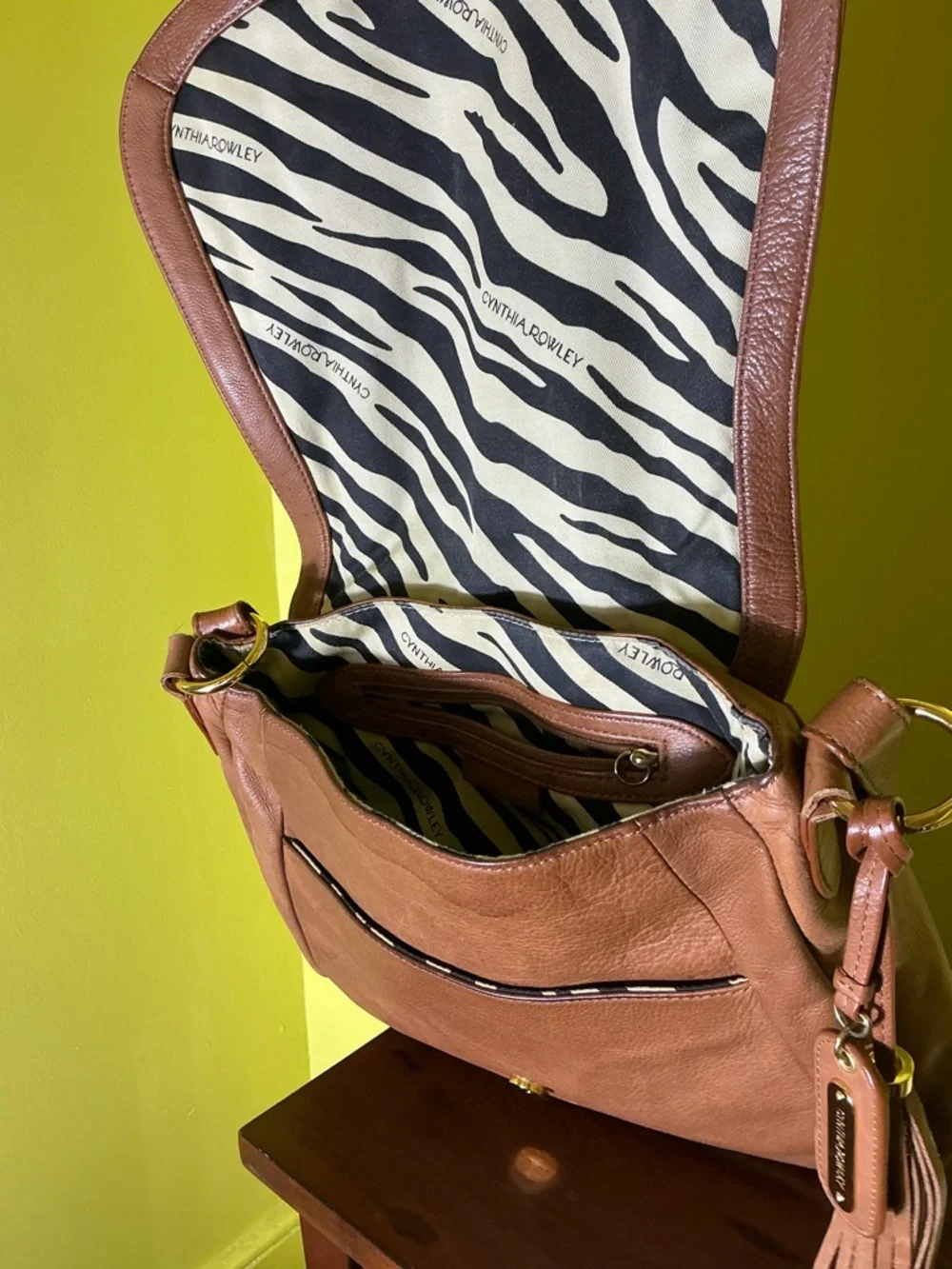 Neutral Two-Tone Leather Crossbody Bag - Cream & Tan